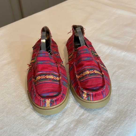 Sanuk Southwestern design canvas rubber sole beach shoes - Picture 2 of 8